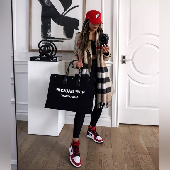 NEW 💕 XL BURBERRY LONDON 2025 Half Mega Giant Check Cashmere Scarf Shawl Wrap - Picture 2 of 14